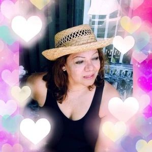 Meet your Posher, Adela